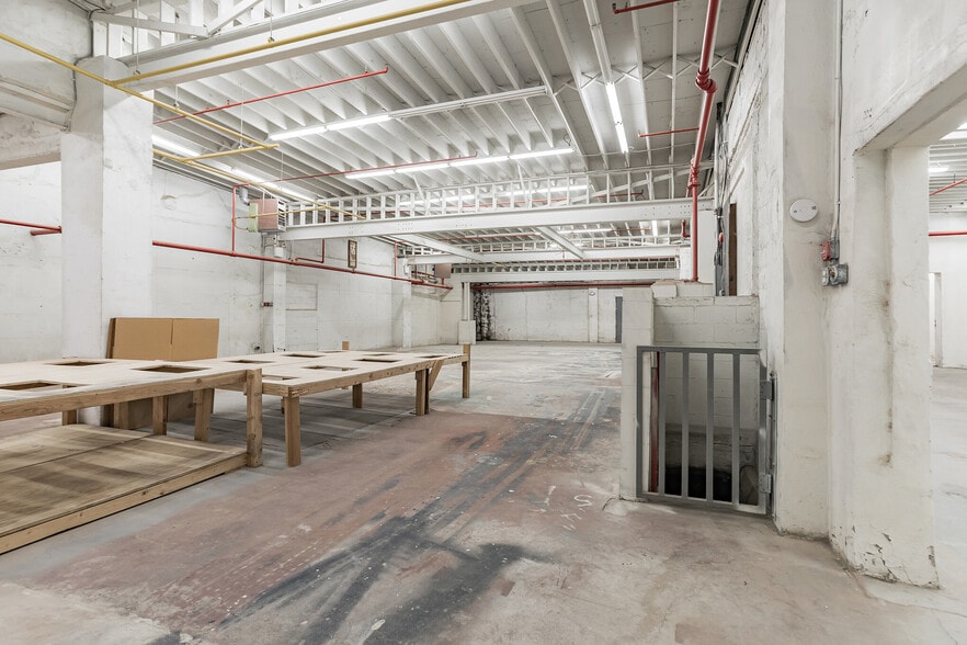 More Photos Of 80 Saddle River Rd, South Hackensack Warehouse For Lease