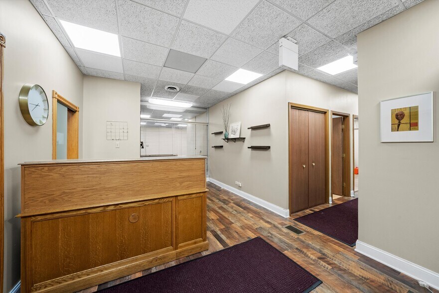 More Photos Of 5346 W 95th St, Oak Lawn Office For Sale