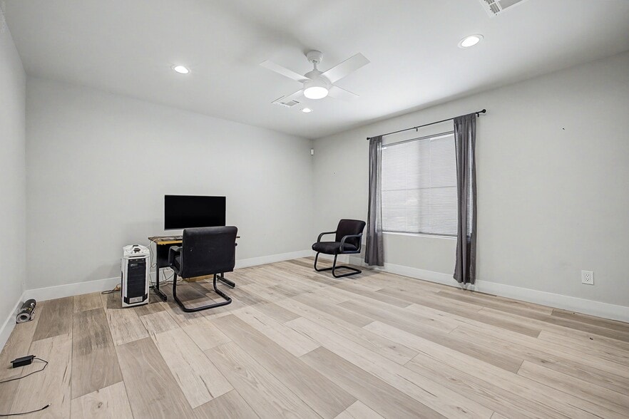 More Photos Of 6470 W Desert Inn Rd, Las Vegas Medical For Sale