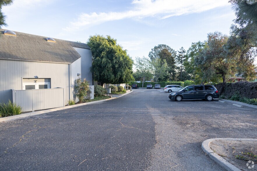 More Photos Of 760 Las Posas Rd, Camarillo Loft Creative Space For Lease