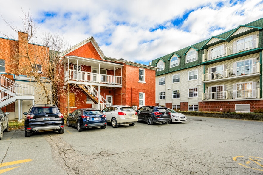 More Photos Of 127 Rue Queen, Sherbrooke Office Residential For Sale