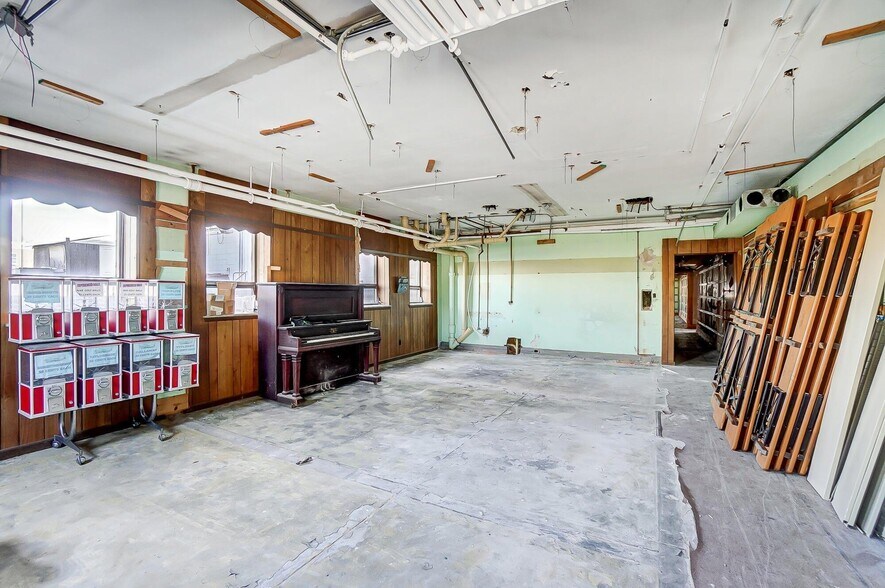 More Photos Of 311 S Main St, Celina Office For Sale