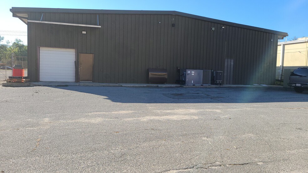 More Photos Of 9005 Woodyard Rd, Clinton Freestanding For Lease