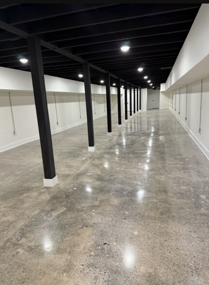 More Photos Of 29 Public Sq, Lawrenceburg General Retail For Lease