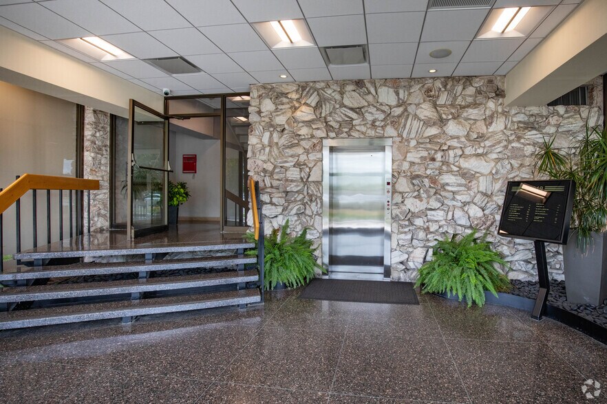 More Photos Of 1919 Middle Country Rd, Centereach Office For Lease