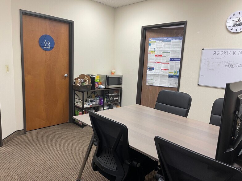 More Photos Of 192 Technology Dr, Irvine Light Distribution For Lease