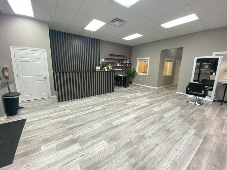 More Photos Of 2760 Aurora Ave, Naperville Storefront Retail Office For Lease
