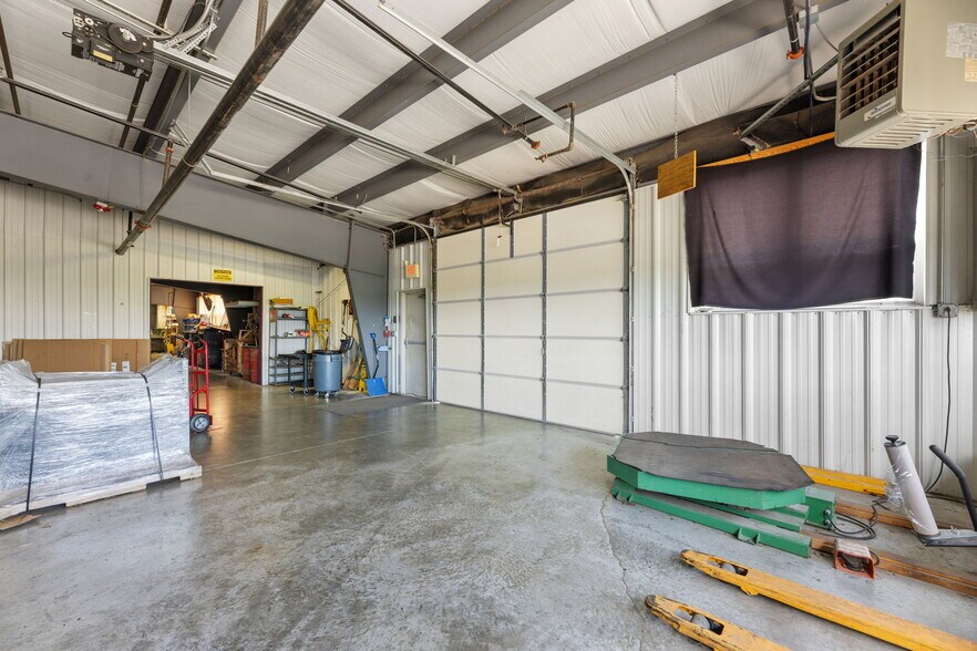 More Photos Of 900 W Miller Rd, Iola Manufacturing For Sale
