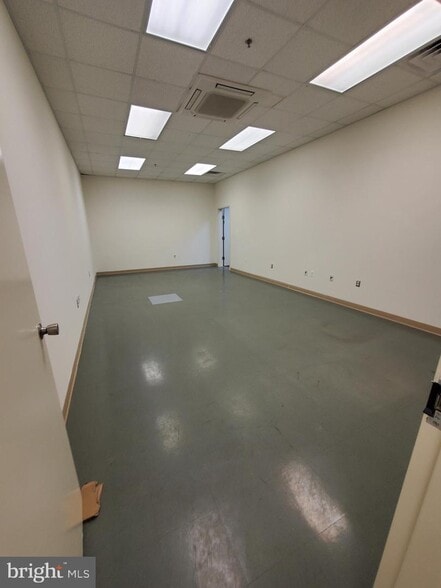 More Photos Of 3619 Richmond Hwy, Stafford Light Distribution For Sale