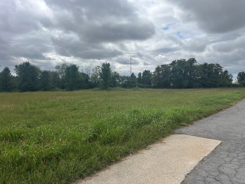 More Photos Of 3, 5, 7, 9 Charleston Plaza, Charleston Land For Sale