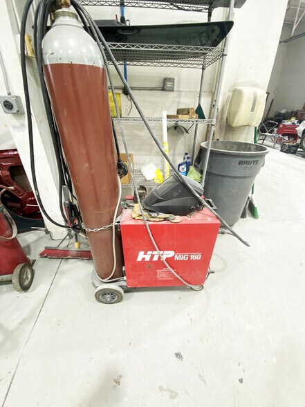 More Photos Of 3212 S Nordic Rd, Mount Prospect Manufacturing For Sale