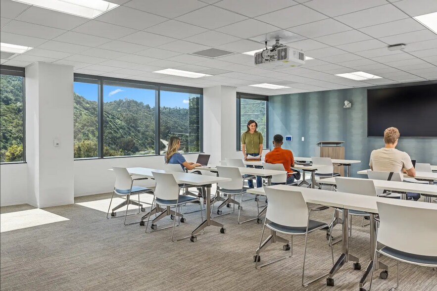 More Photos Of 3131 Camino del Rio N, San Diego Office For Lease