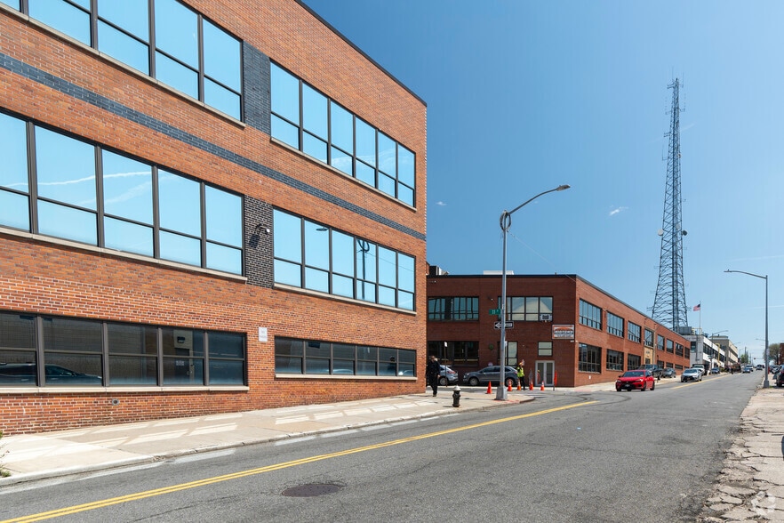 More Photos Of 33-01 Hunters Point Ave, Long Island City Warehouse For Lease