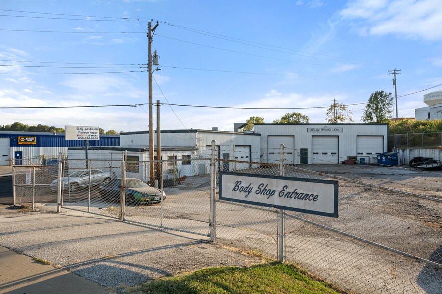 Primary Photo Of 875 Friedens Rd, Saint Charles Service For Sale