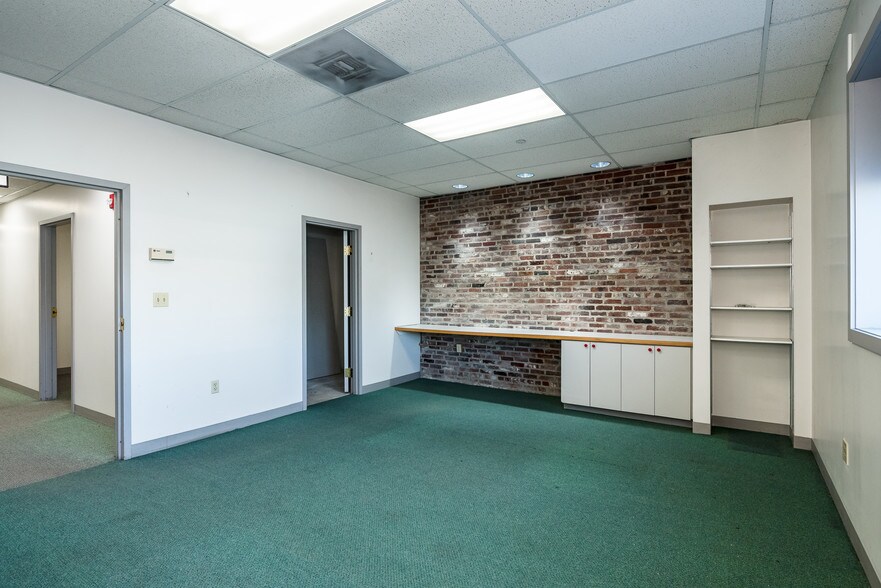 More Photos Of 45 Electric Ave, Brighton Flex For Sale