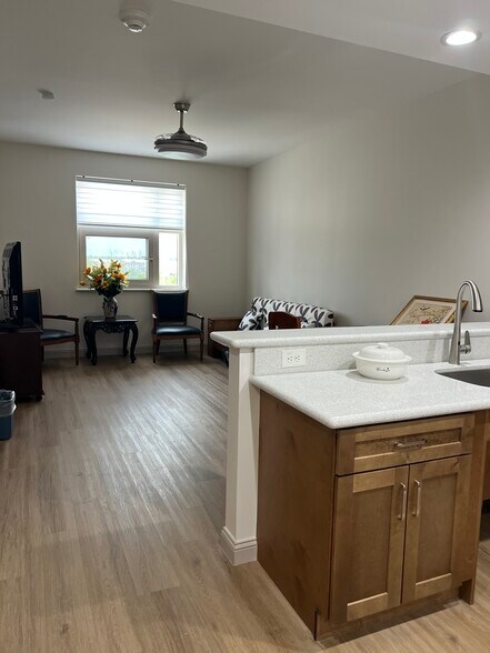 More Photos Of 6913 Pavilion Dr, Houston Assisted Living For Lease