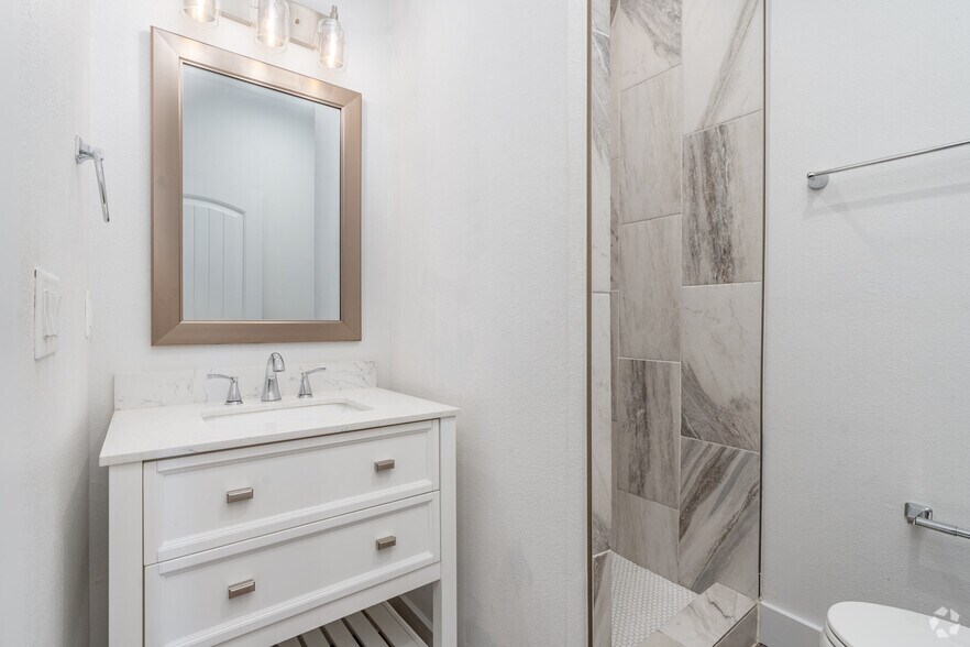 More Photos Of 404 Industrial St, Denton Apartments For Sale