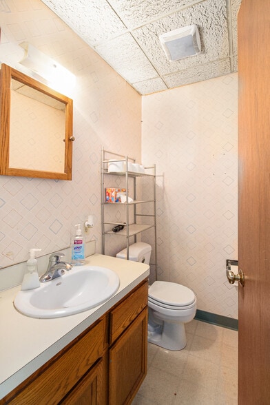 More Photos Of 1121-1127 Villa Linde Ct, Flint Medical For Sale