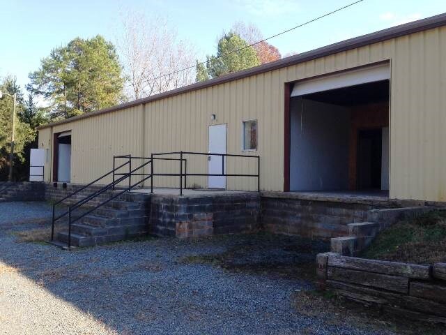 More Photos Of 600 W Charles St, Matthews Warehouse For Lease