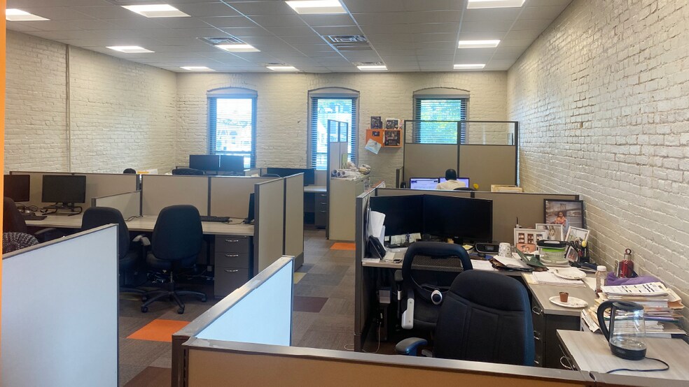 More Photos Of 52 Diamond St, Brooklyn Warehouse For Lease