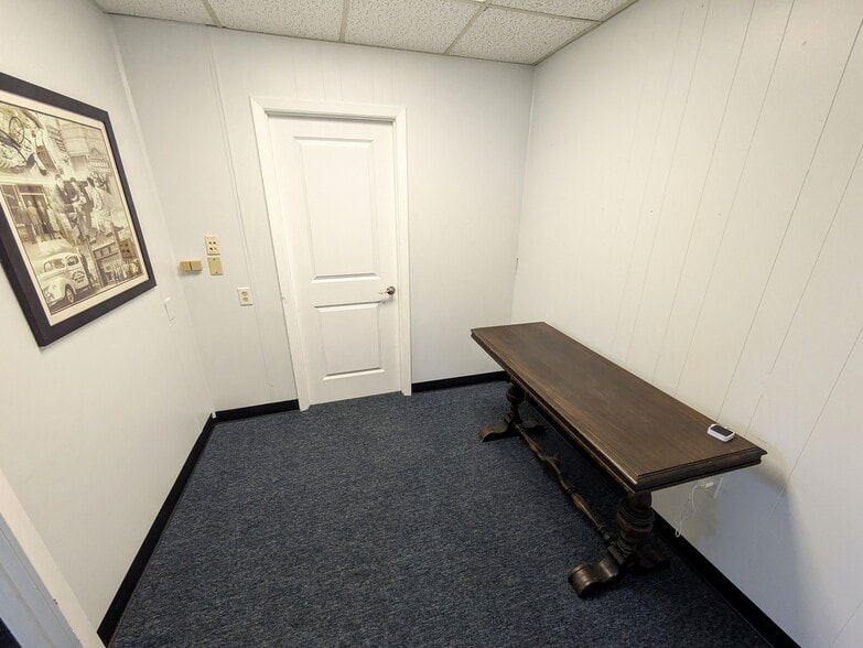 More Photos Of 1365 Blue Mountain Dr, Danielsville Office For Sale