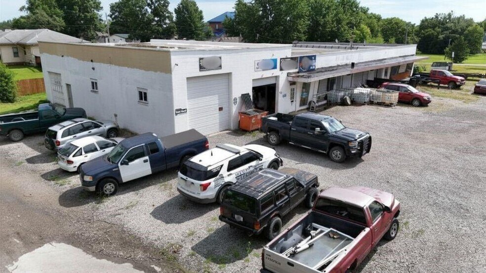 More Photos Of 545 Walnut St, Union Star Service Station For Sale