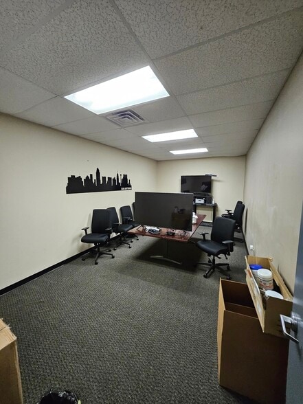 More Photos Of 2103 Danbury St, San Antonio Manufacturing For Lease
