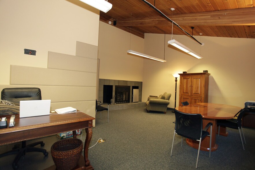 More Photos Of 3701 Shoreline Dr, Orono Coworking Space