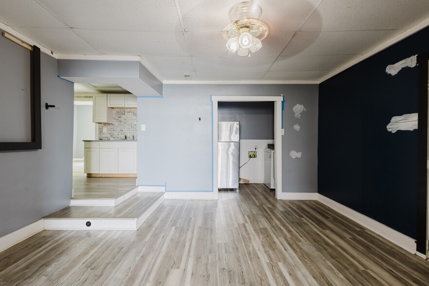More Photos Of , Lexington Specialty For Sale