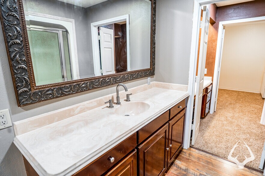 More Photos Of 205 N Wheeler Rd, Colmesneil Office For Sale