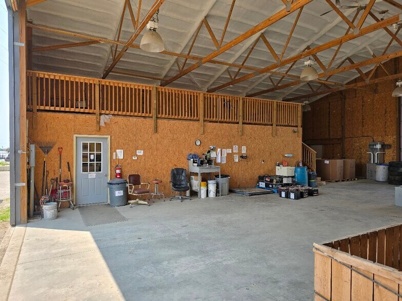 More Photos Of 808 W Walnut St, Fairbury Industrial For Sale