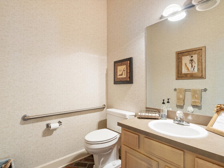 More Photos Of 15400 S US Highway 301, Summerfield Office For Sale