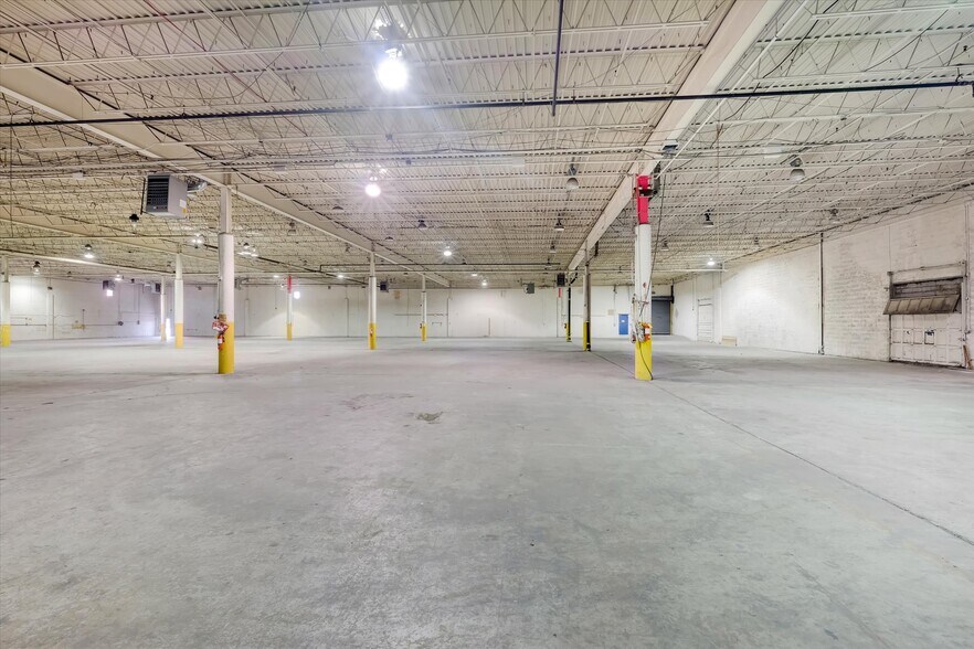 More Photos Of 6900 Lindbergh Blvd, Philadelphia Distribution For Lease