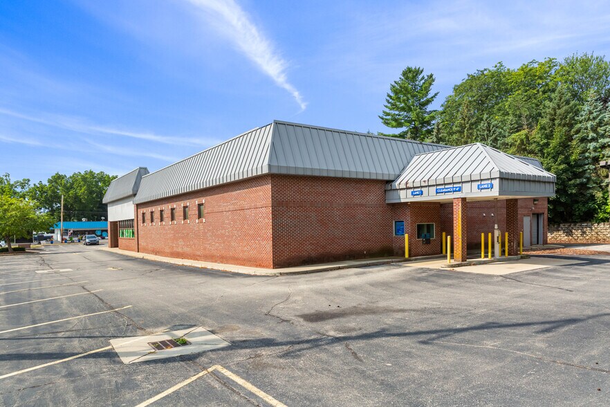 More Photos Of 109 N Whittemore St, Saint Johns General Retail For Sale