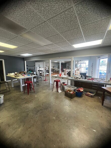 More Photos Of 10300 Us Highway 19 N, Pinellas Park Manufacturing For Sale