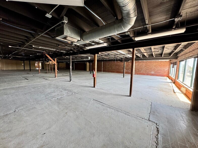 More Photos Of 401-409 Kings of Leon Ln, Oklahoma City Storefront Retail Office For Sale