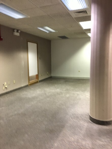 More Photos Of 4350 W Lincoln Hwy, Matteson Office For Sale
