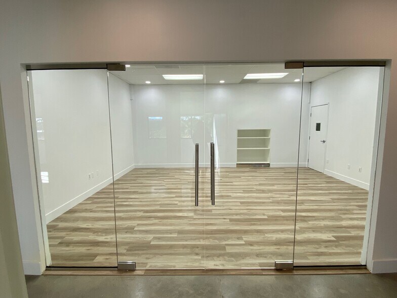 More Photos Of 1926 Kellogg Ave, Carlsbad Research And Development For Lease