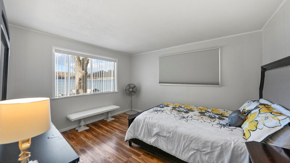 More Photos Of 91 Breeze Dr, Camdenton Hotel For Sale