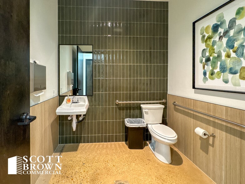 More Photos Of 2411-2421 Fort Worth Dr, Denton Medical For Lease