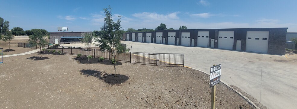 More Photos Of 2105 E Kansas City Rd, Olathe Warehouse For Lease