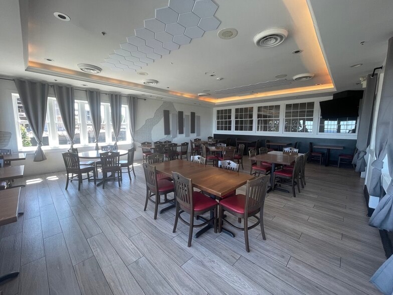 More Photos Of 905 E Gregory St, Pensacola Restaurant For Sale