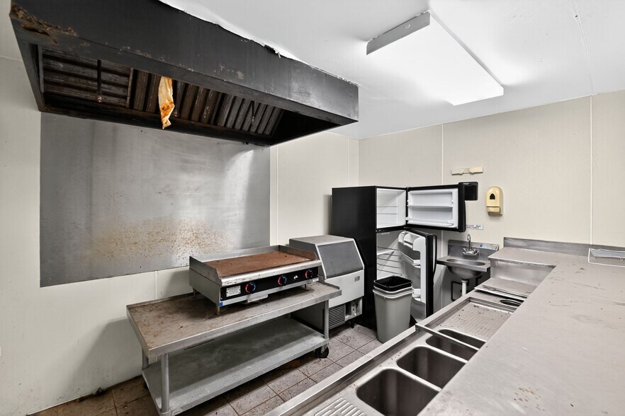 More Photos Of 1550 E Dundee Rd, Palatine Hotel For Sale
