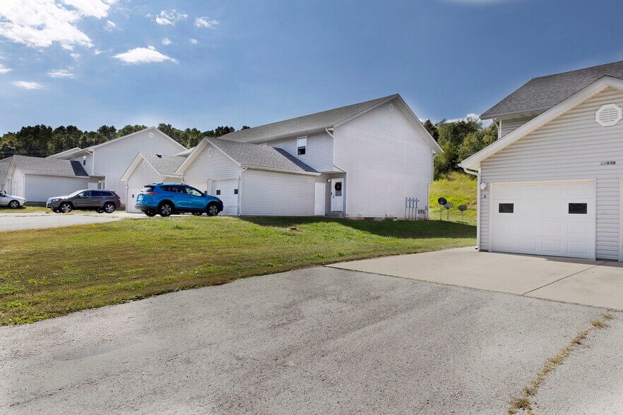 More Photos Of 24890 Scenic Dr, Waynesville Apartments For Sale