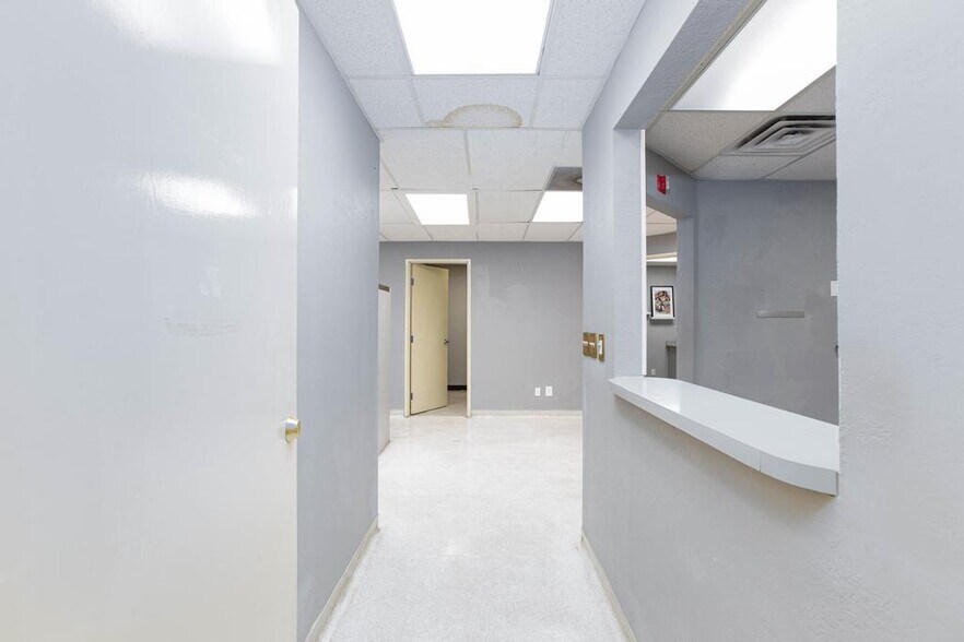 More Photos Of 872 E Sahara Ave, Las Vegas Medical For Lease