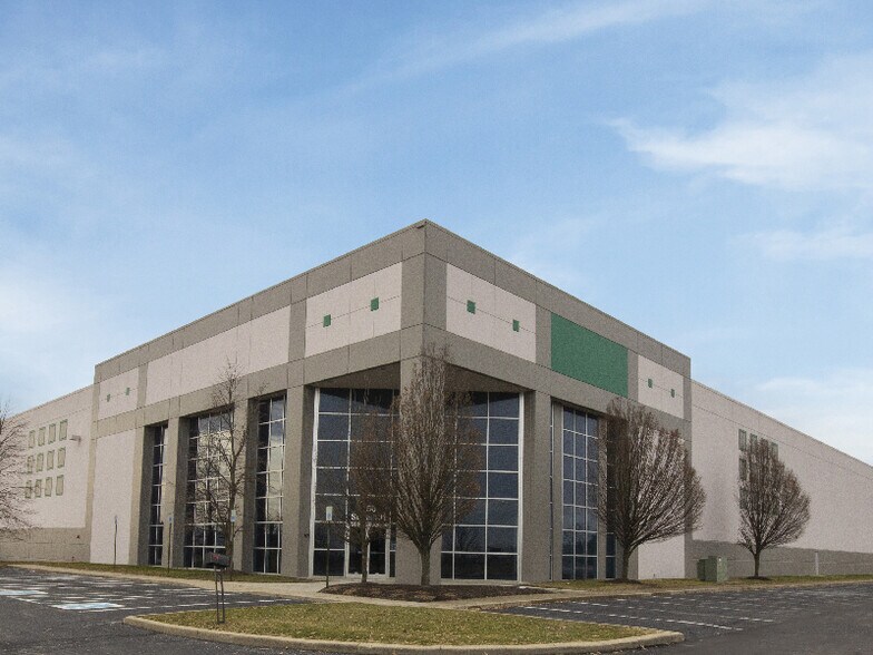 More Photos Of 558 W Airtech Pky, Plainfield Distribution For Lease