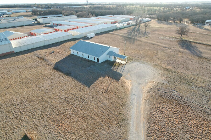 More Photos Of 4925 North Hwy 81, Duncan Flex For Sale