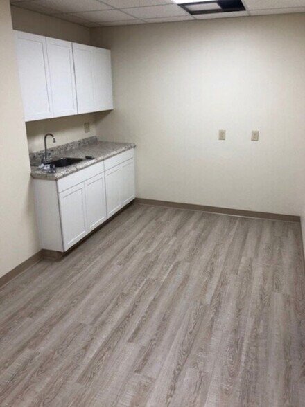 More Photos Of 215 Toll Gate Rd, Warwick Medical For Lease