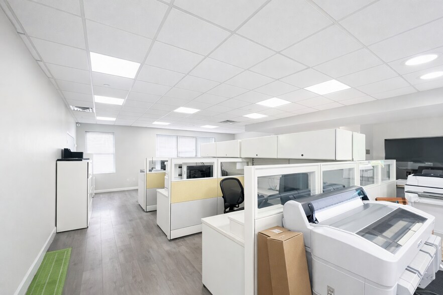 More Photos Of 18-54 43rd St, Astoria Warehouse For Lease