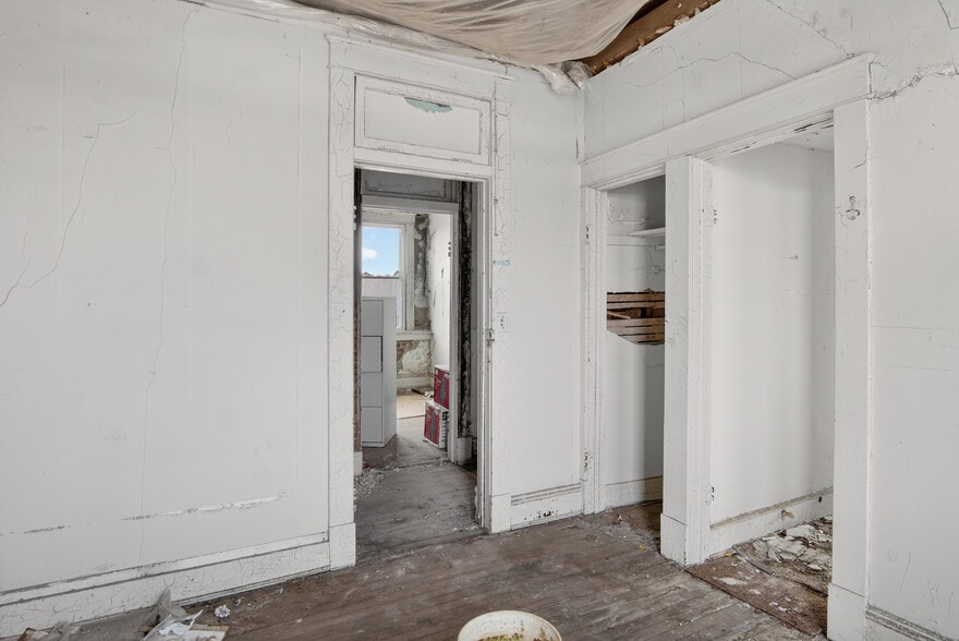 More Photos Of 104-110 S Hill Ave, South Hl, South Hill Office Residential For Sale